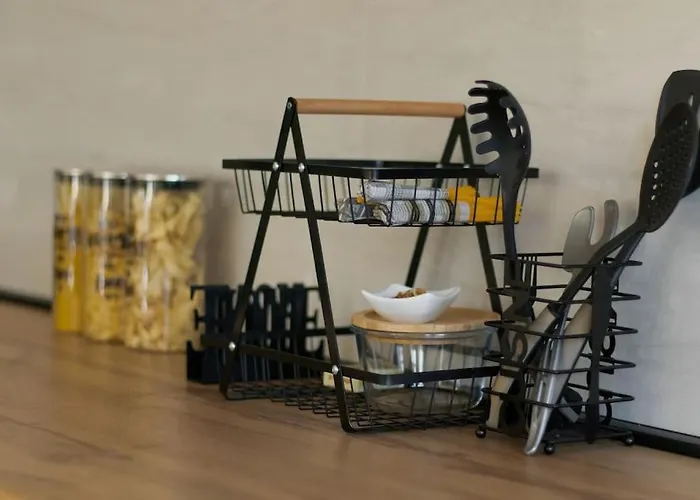 - Seasons In 斯科普里