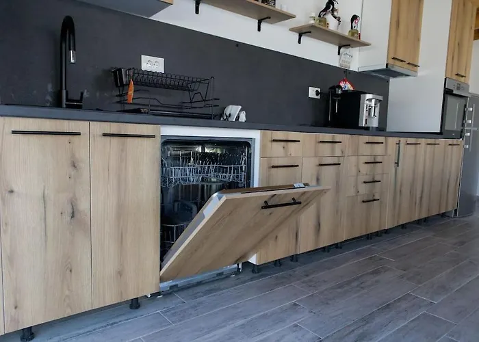 - Seasons In 别墅 斯科普里