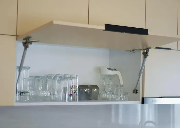 - Seasons In 斯科普里