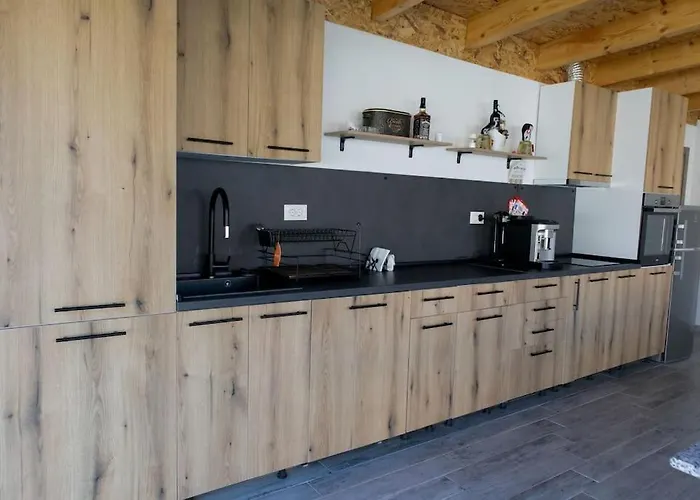 - Seasons In * 斯科普里