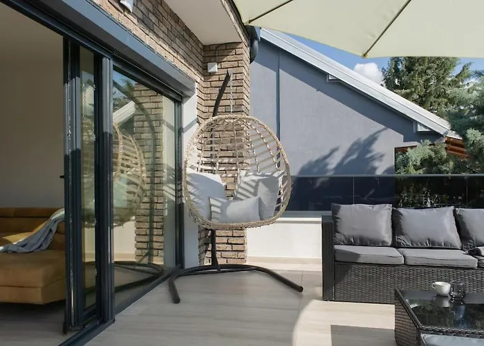 - Seasons In 别墅 *